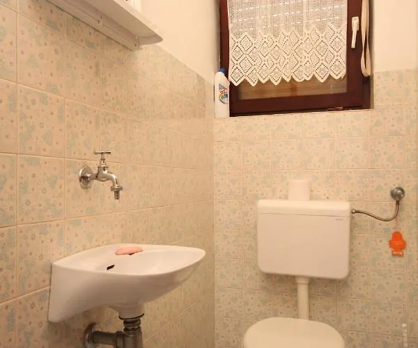 Διαμέρισμα With Parking Space - 8493 Ugljan