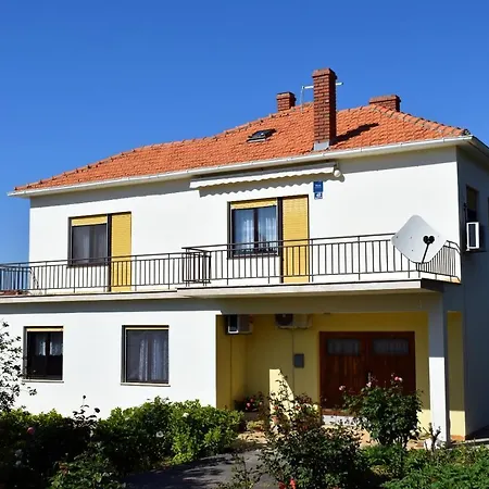 Apartman With A Parking Space - 8493