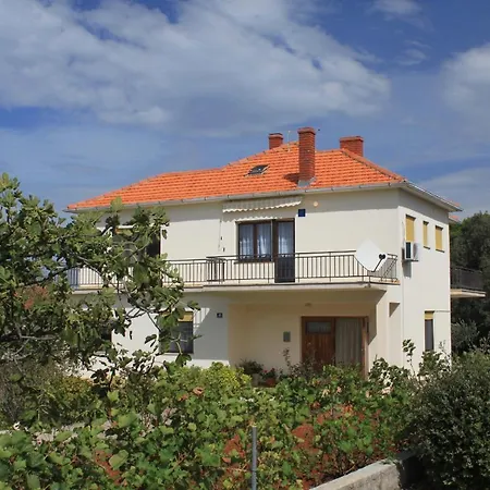 With Parking Space - 8493 * 乌格连