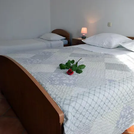 With Parking Space - 8493 * 乌格连